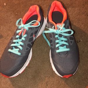 Nike running shoes (like new)